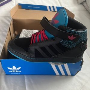 LIKE NEW ADIDAS AR 3.0 US SIZE 9.5